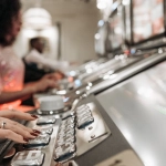 Экстремальный анализ игрового автомата Cleocatra с элементами риска