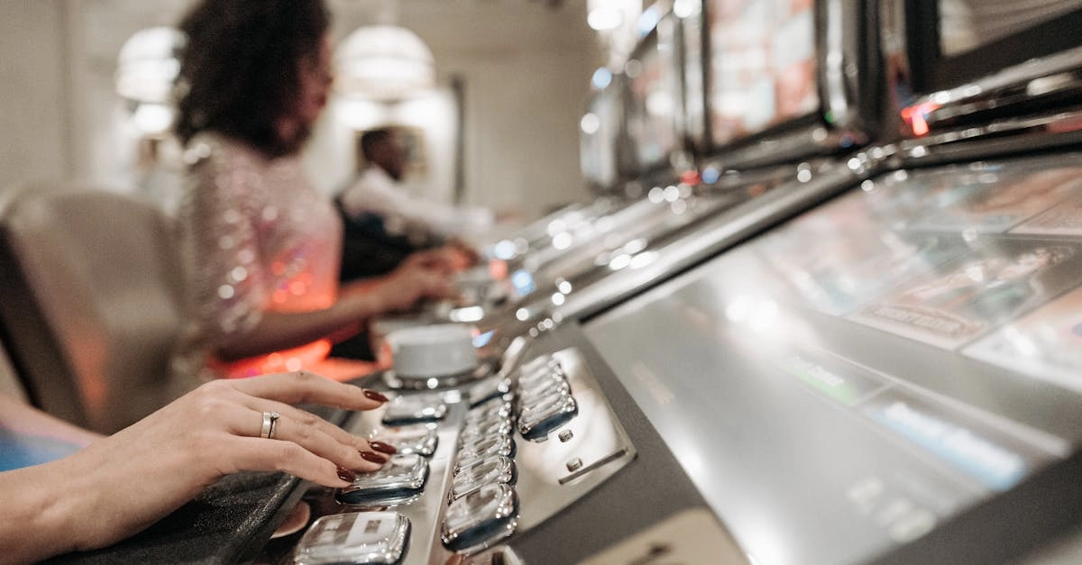 Экстремальный анализ игрового автомата Cleocatra с элементами риска